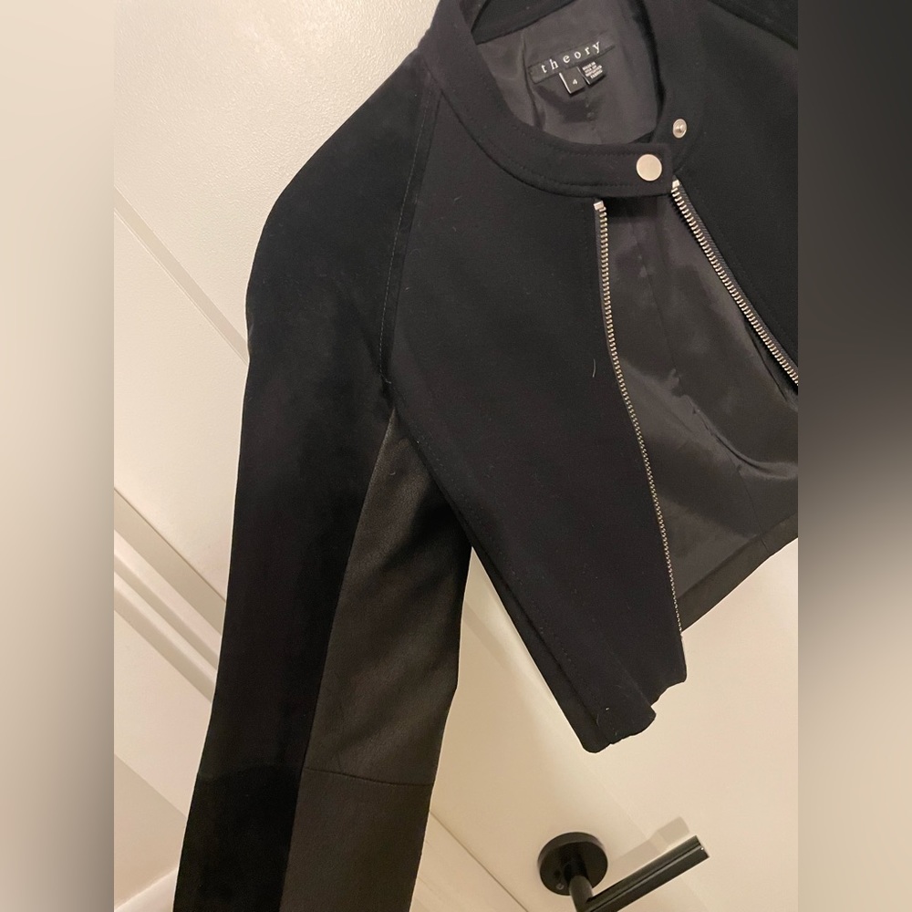 THEORY Cropped Jacket in Leather and Suede - Picture 5 of 10